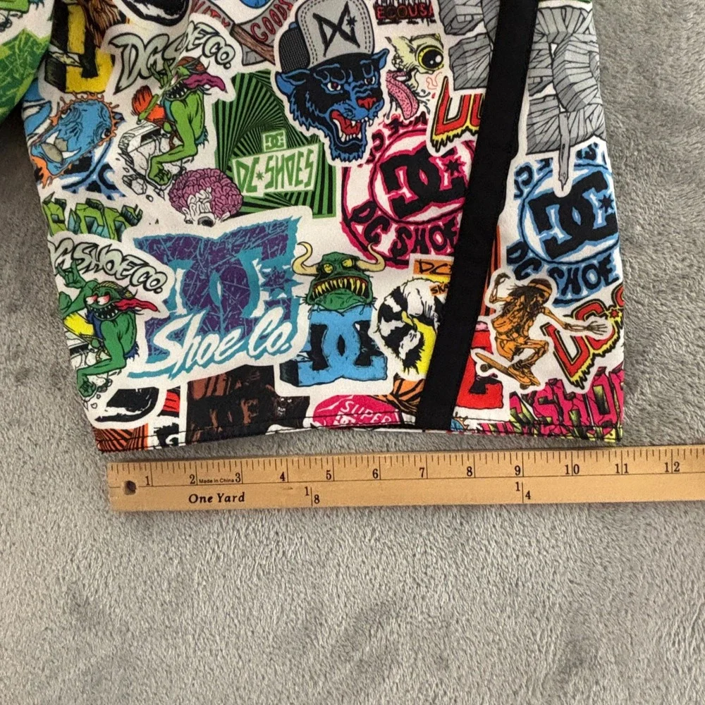 DC Shoes Graffiti Sticker Print Board Shorts Mens 32‎ Skateboarding Swim Trunks